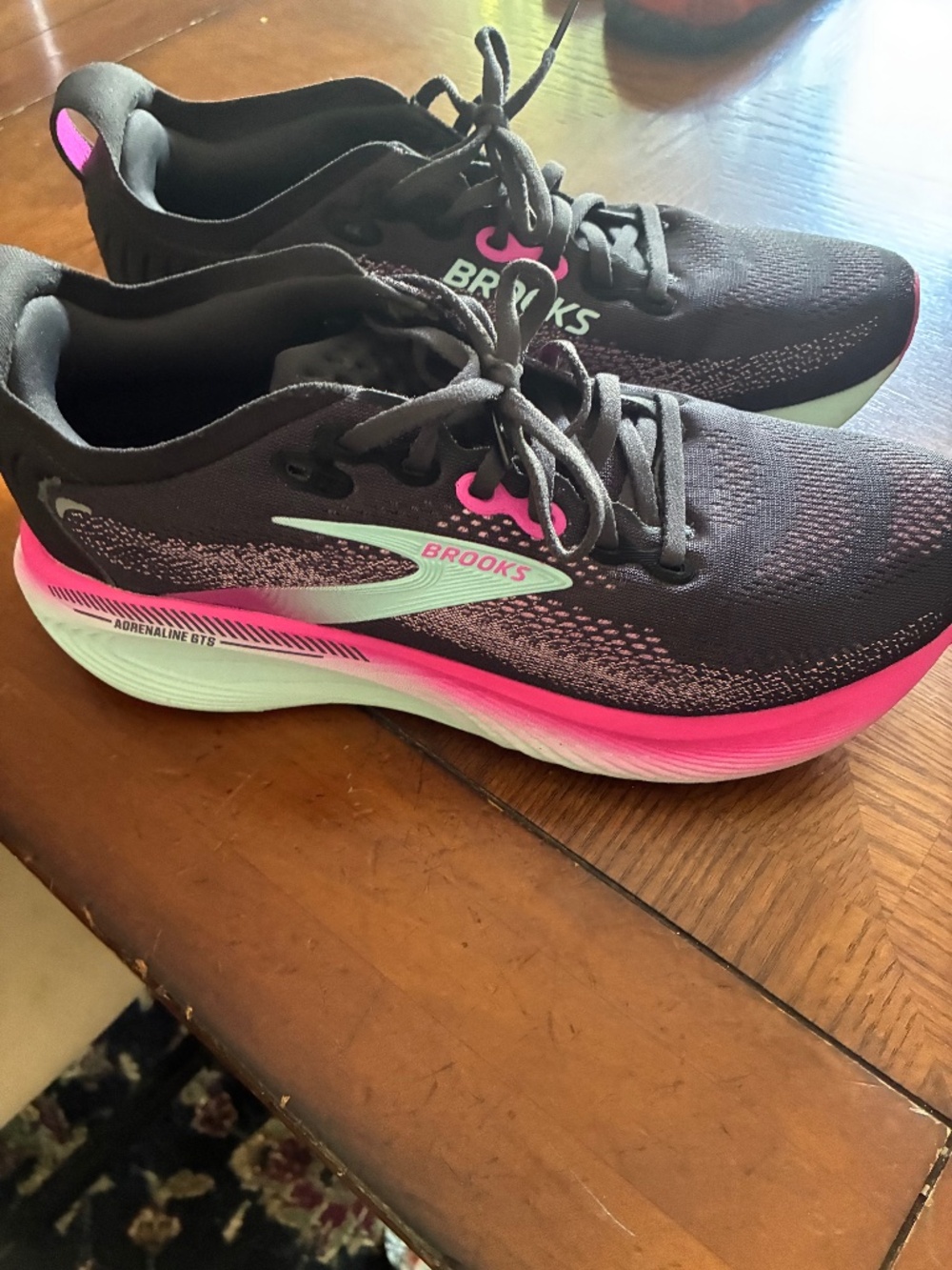 Barely worn-Brooks Adrenaline GTS 25